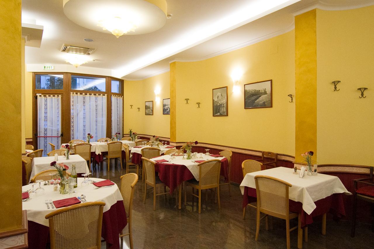 Pensione Al Pescatore Termoli Bagian luar foto